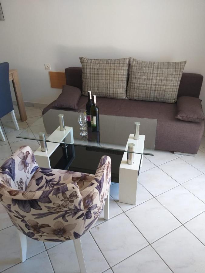 Apartmani Ana Tribunj  Luaran gambar