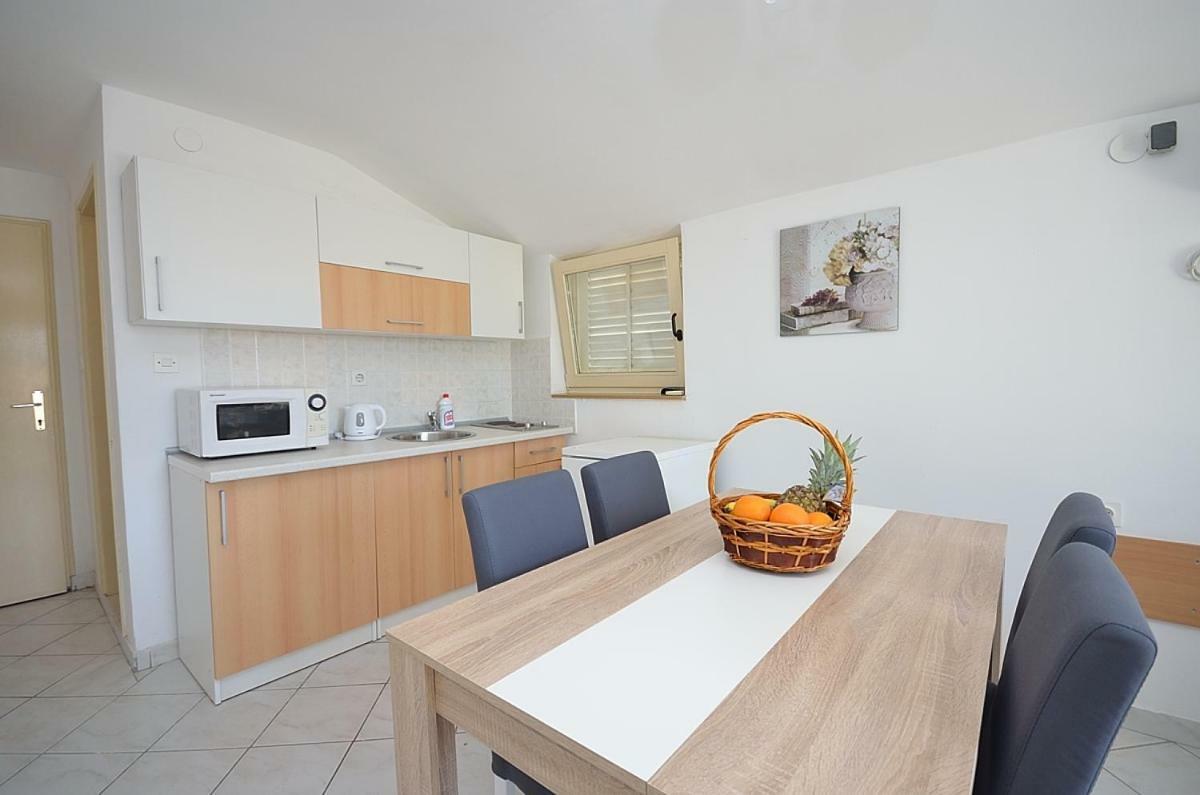 Apartmani Ana Tribunj  Luaran gambar