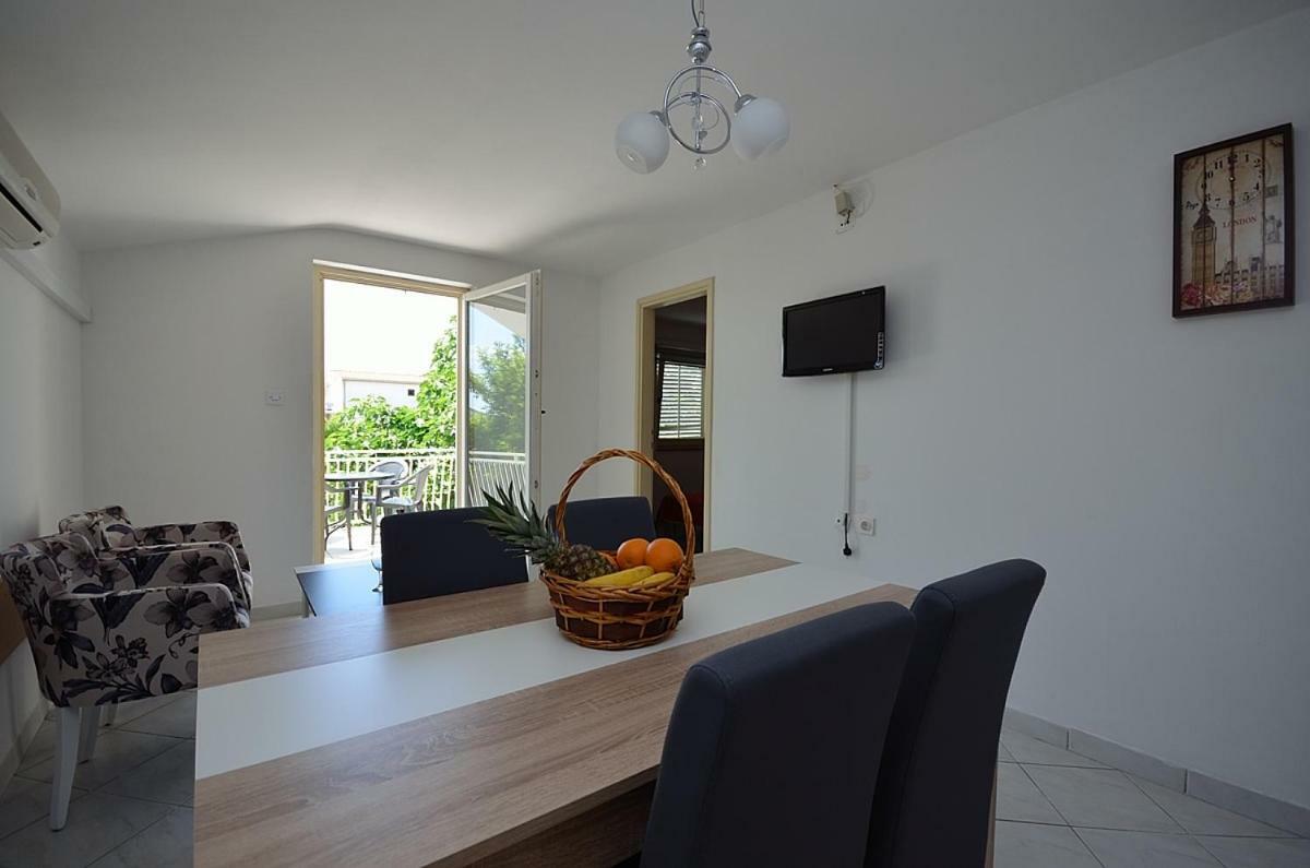 Apartmani Ana Tribunj  Luaran gambar