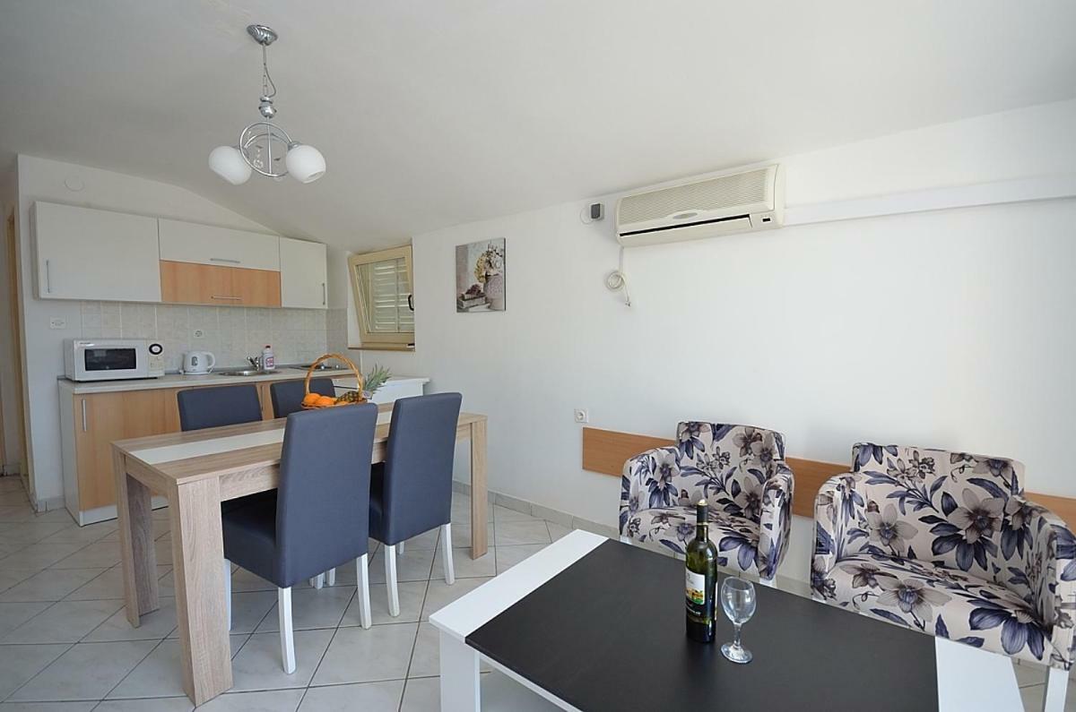 Apartmani Ana Tribunj  Luaran gambar