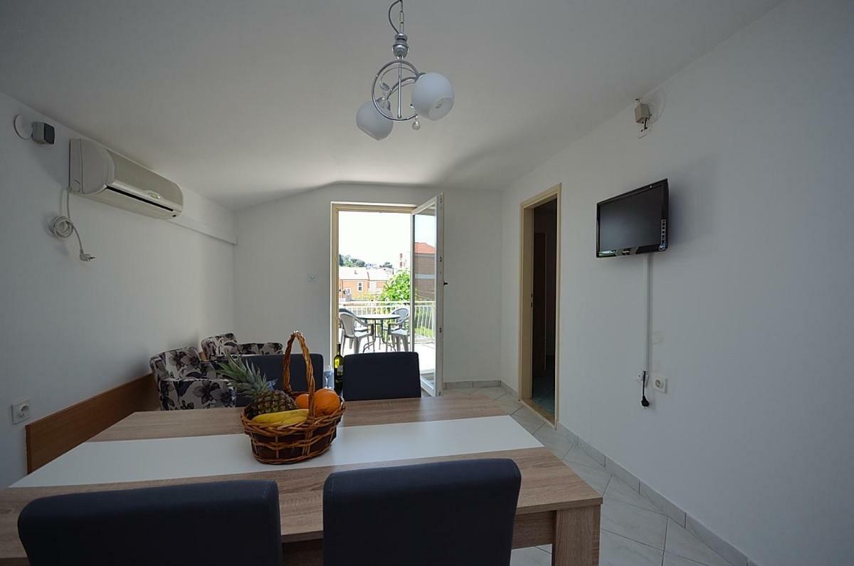 Apartmani Ana Tribunj  Luaran gambar