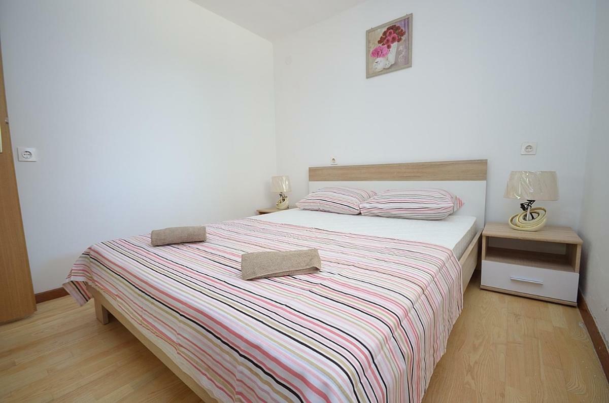 Apartmani Ana Tribunj  Luaran gambar