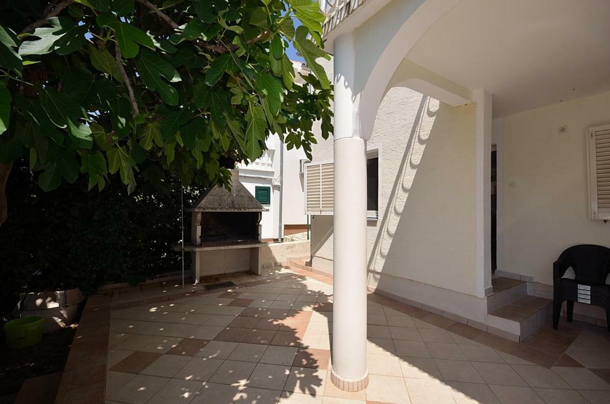 Apartmani Ana Tribunj  Luaran gambar